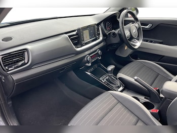 Used Kia Stonic 2019 for sale - 76055659: Photo 2
