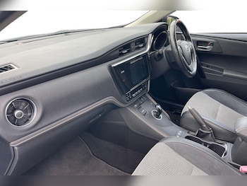 Used Toyota Auris 2015 for sale - 76254860: Photo