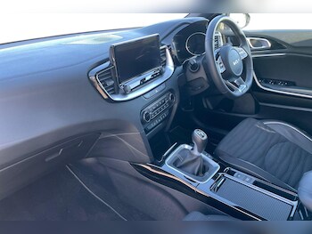 Used Kia XCeed 2025 for sale - 76183912: Photo 2