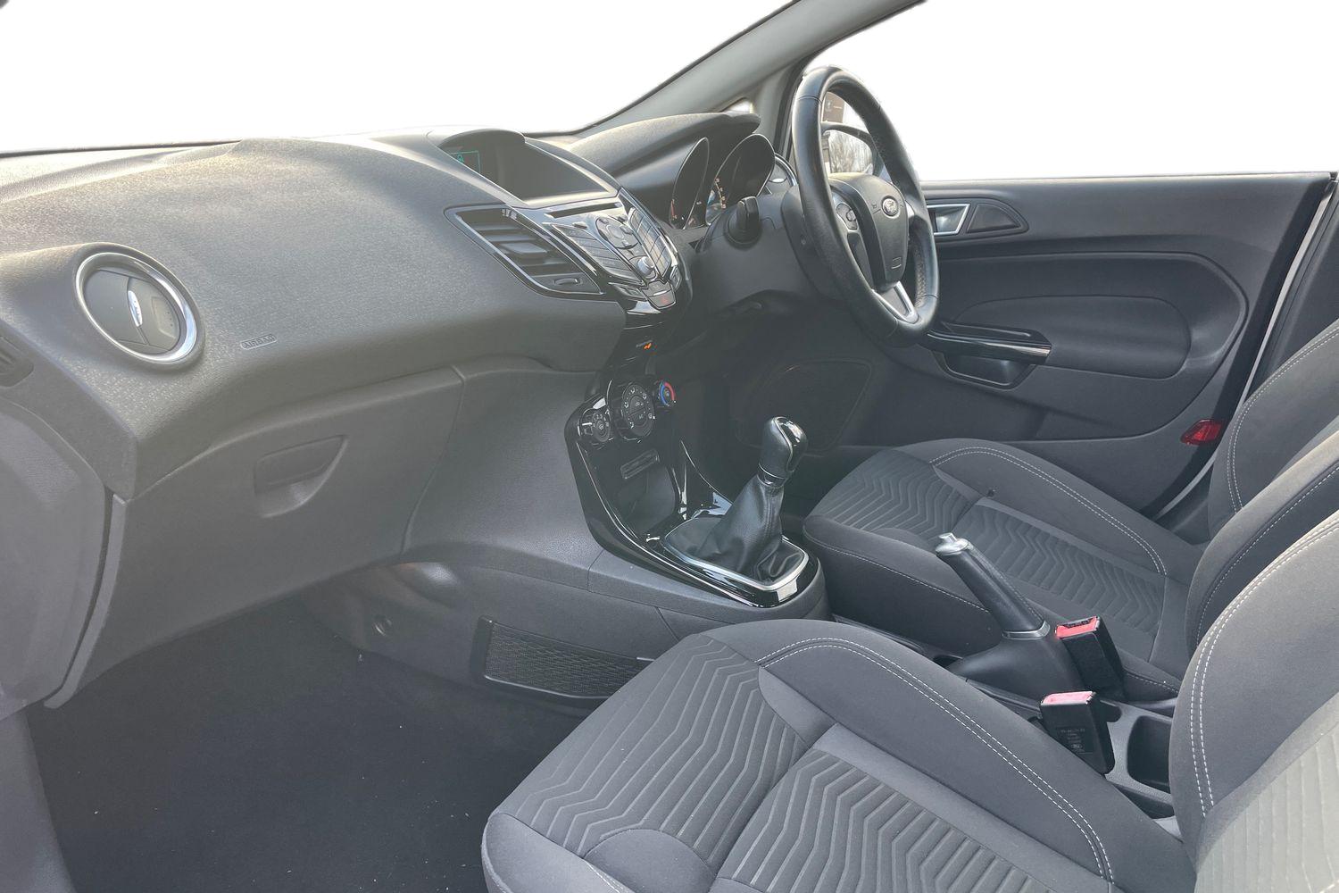 Used Ford Fiesta 2015 for sale - 77127454: Photo 2