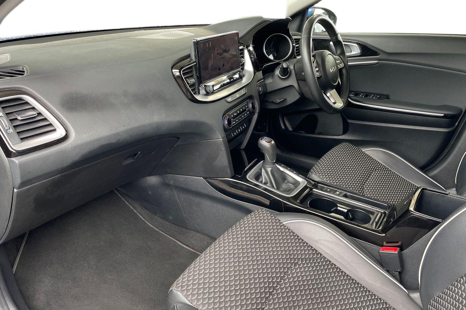 Used Kia XCeed 2023 for sale - 76466467: Photo 2