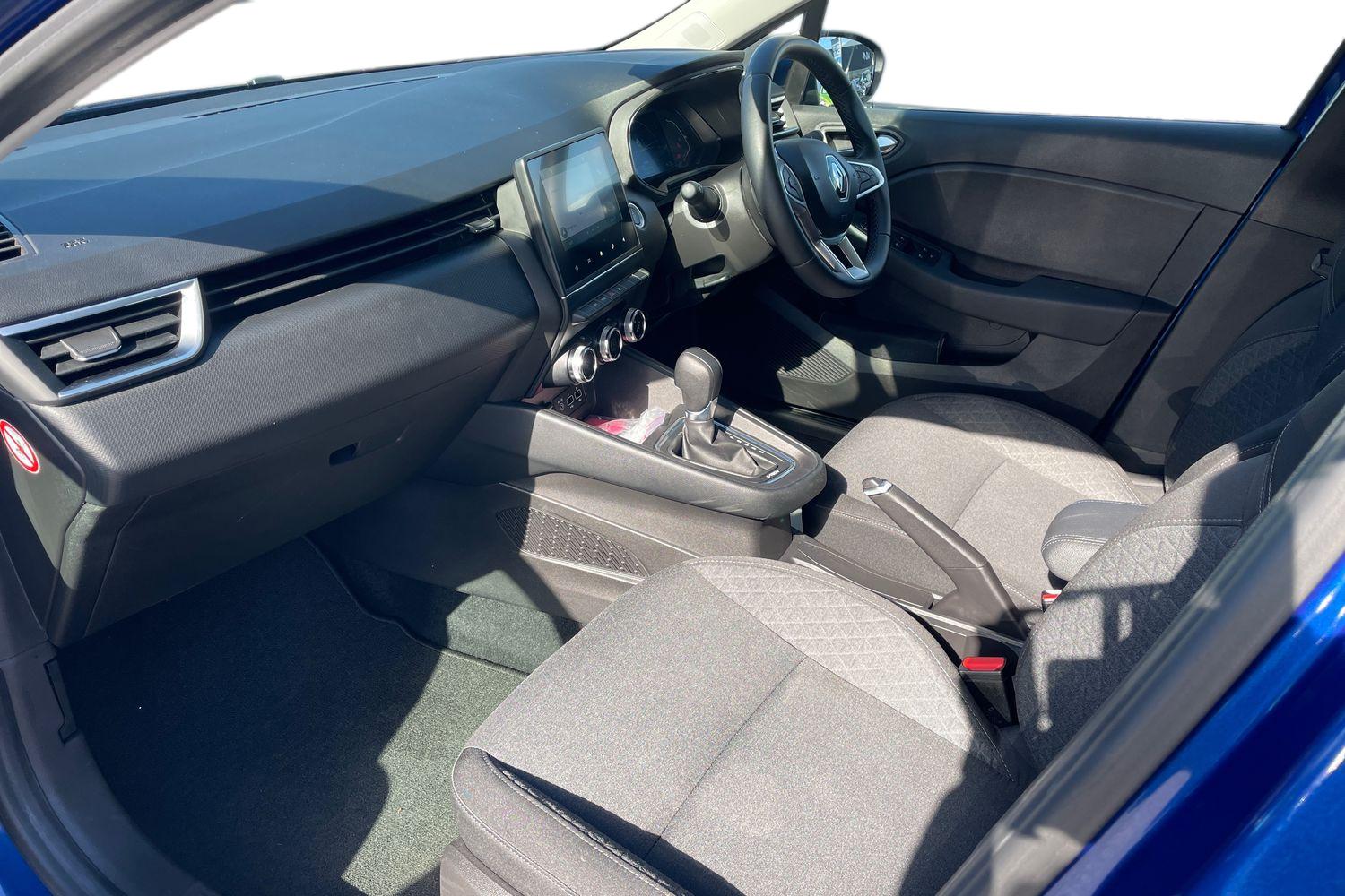 Used Renault Clio 2022 for sale - 75984822: Photo 2