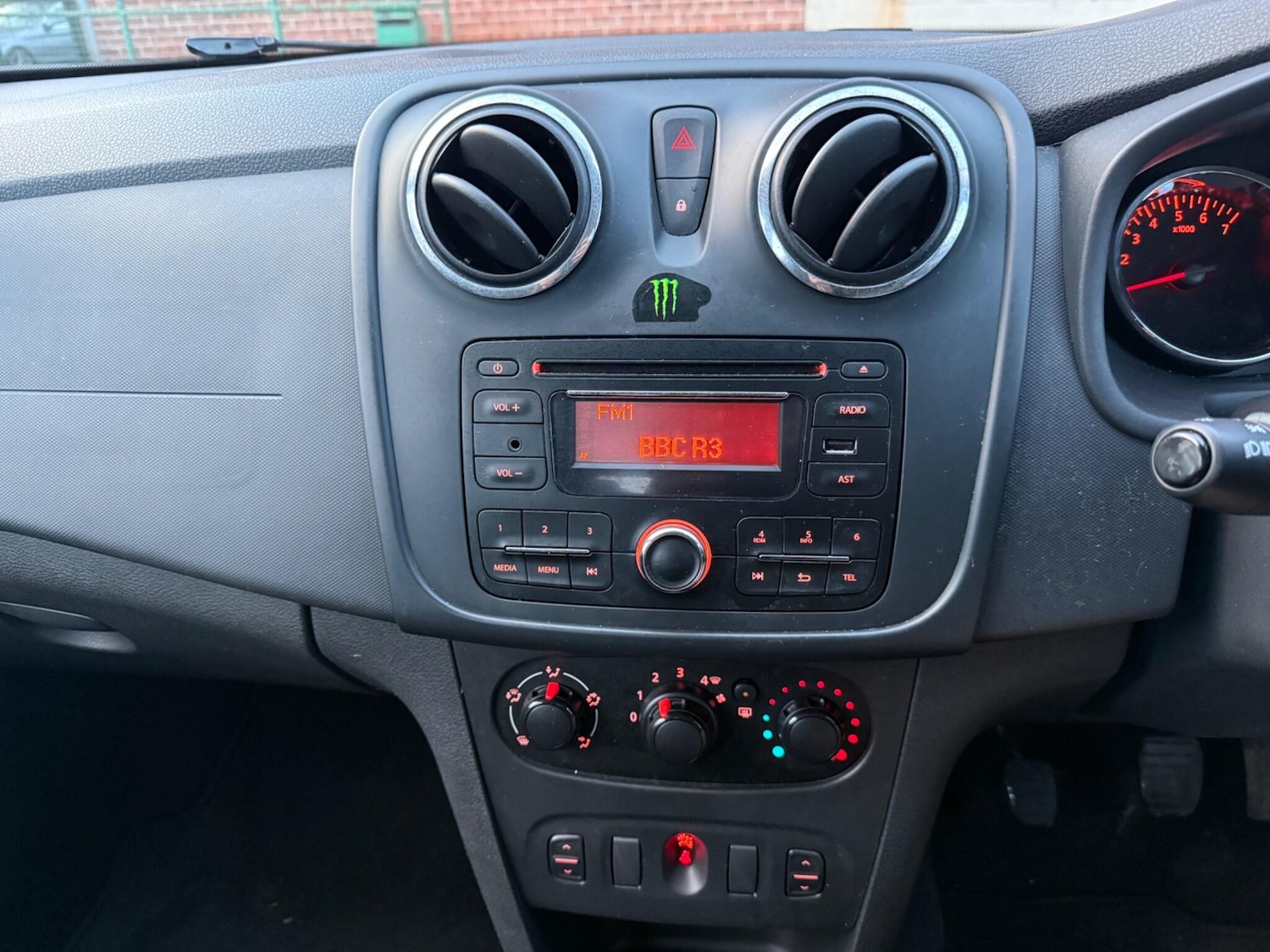 Used Dacia Sandero 2016 for sale - 77305102: Photo 15