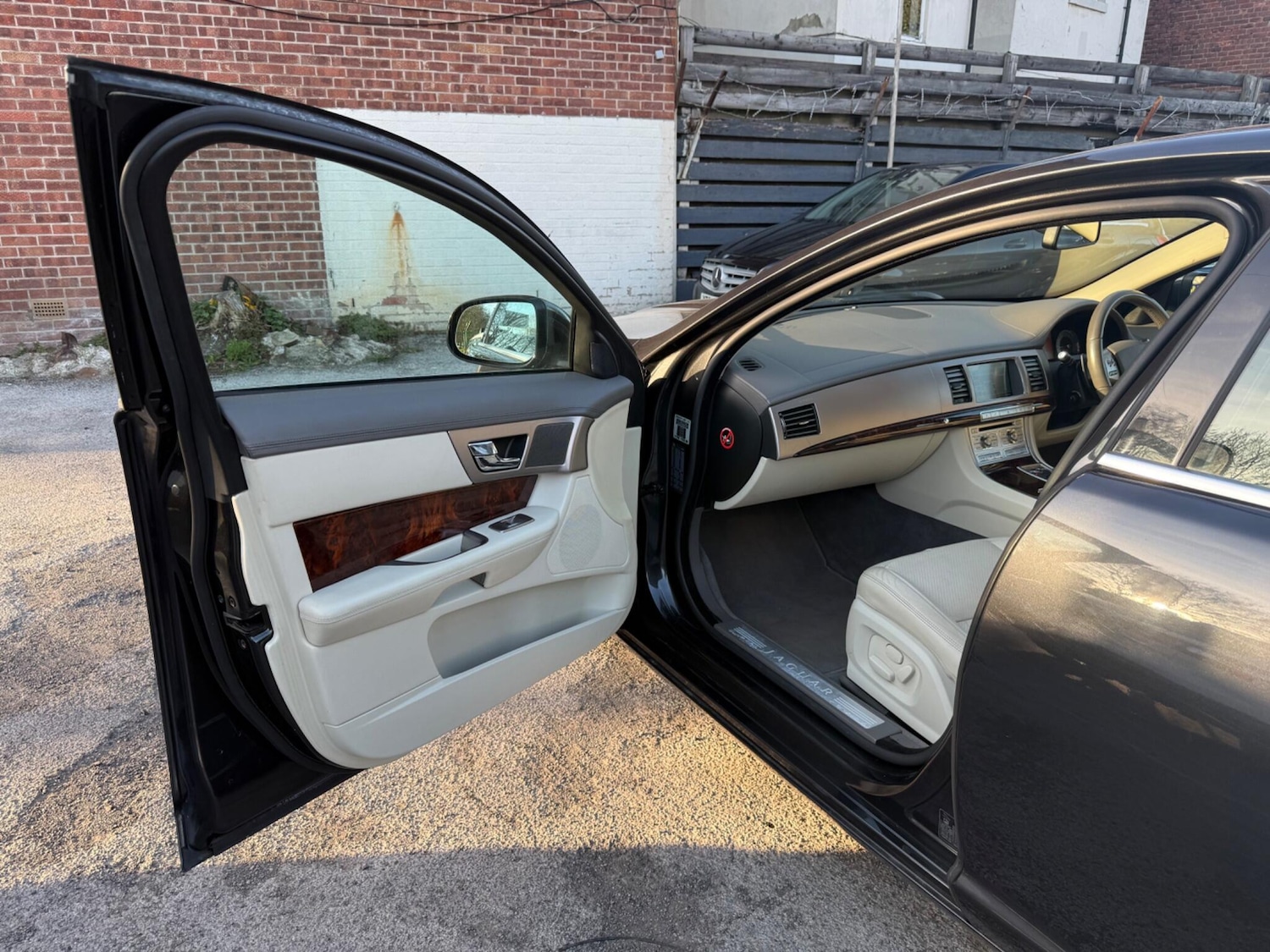 Used Jaguar XF 2010 for sale - 77958053: Photo 25