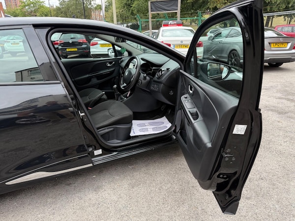 Used Renault Clio 2015 for sale - 75670588: Photo 11