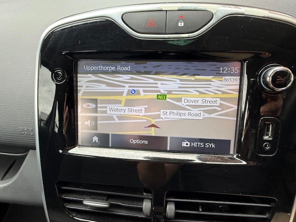 Used Renault Clio 2015 for sale - 75670588: Photo 9