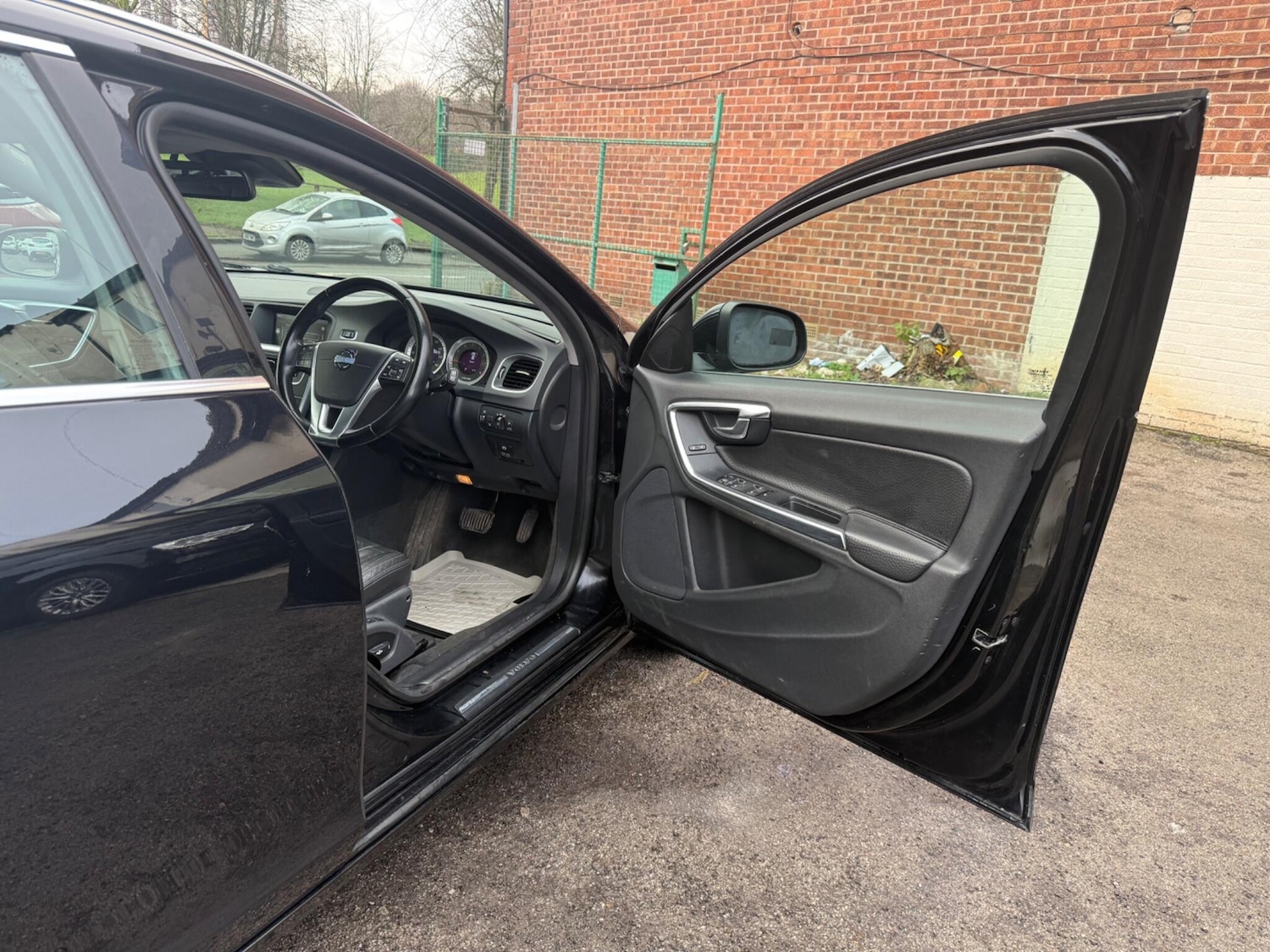 Used Volvo V60 2013 for sale - 77400851: Photo 28