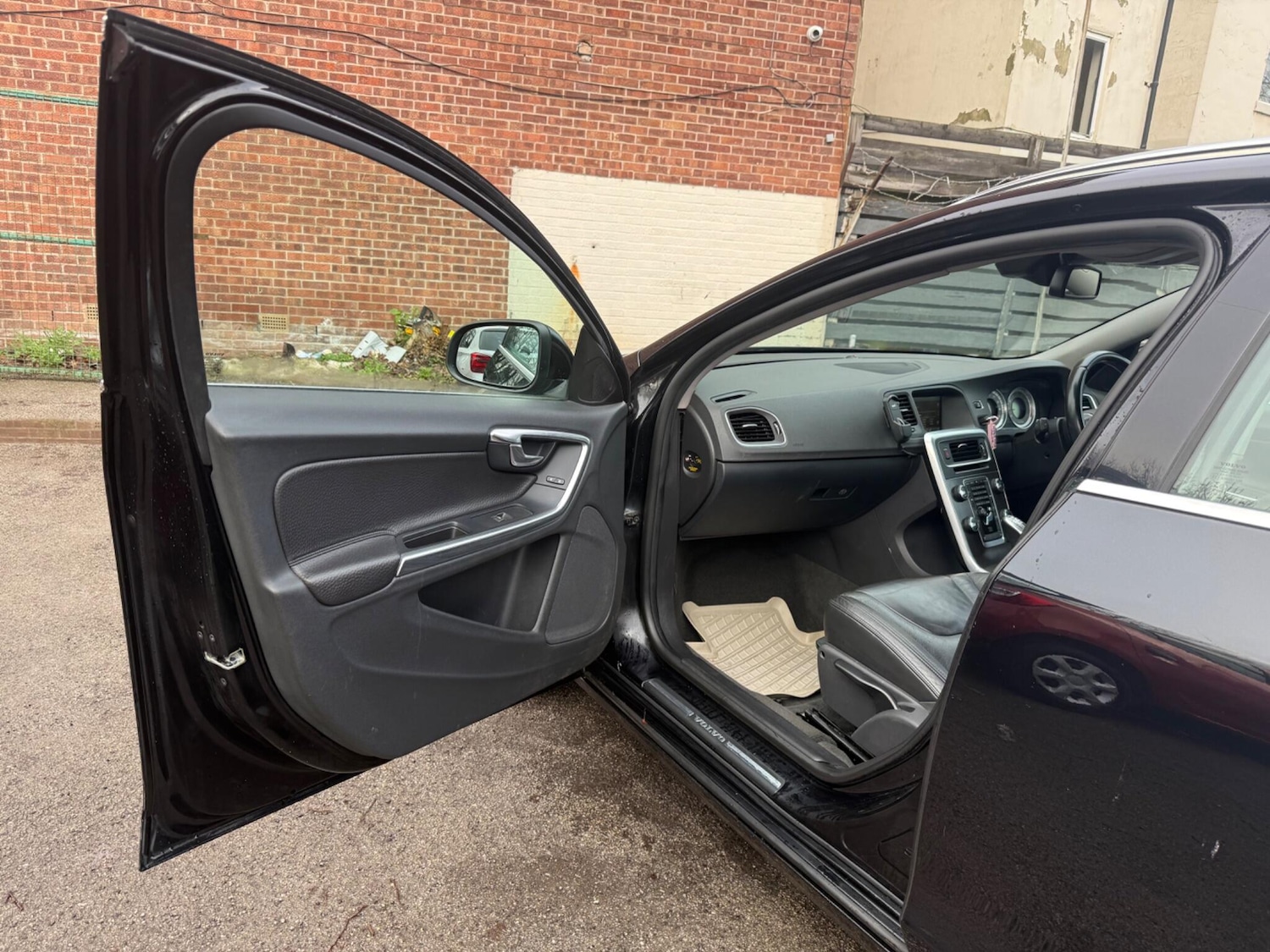 Used Volvo V60 2013 for sale - 77400851: Photo 32