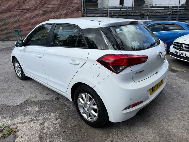 Used Hyundai i20 2017 for sale - 76935875: Photo 4