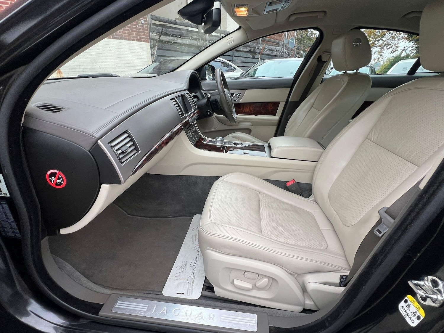 Used Jaguar XF 2010 for sale - 76270195: Photo 17