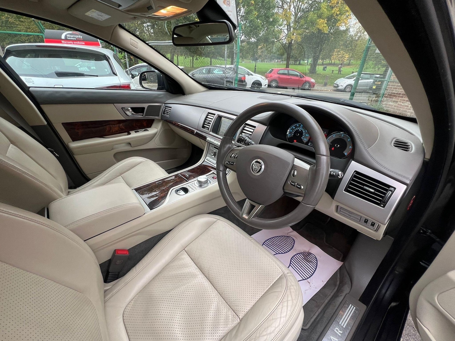 Used Jaguar XF 2010 for sale - 76270195: Photo 28