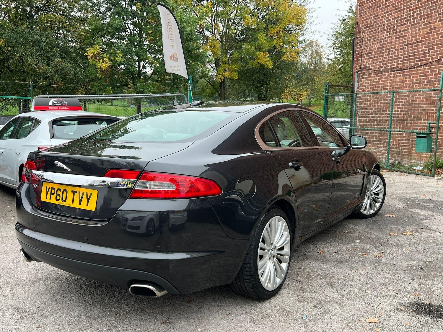 Used Jaguar XF 2010 for sale - 76270195: Photo 6