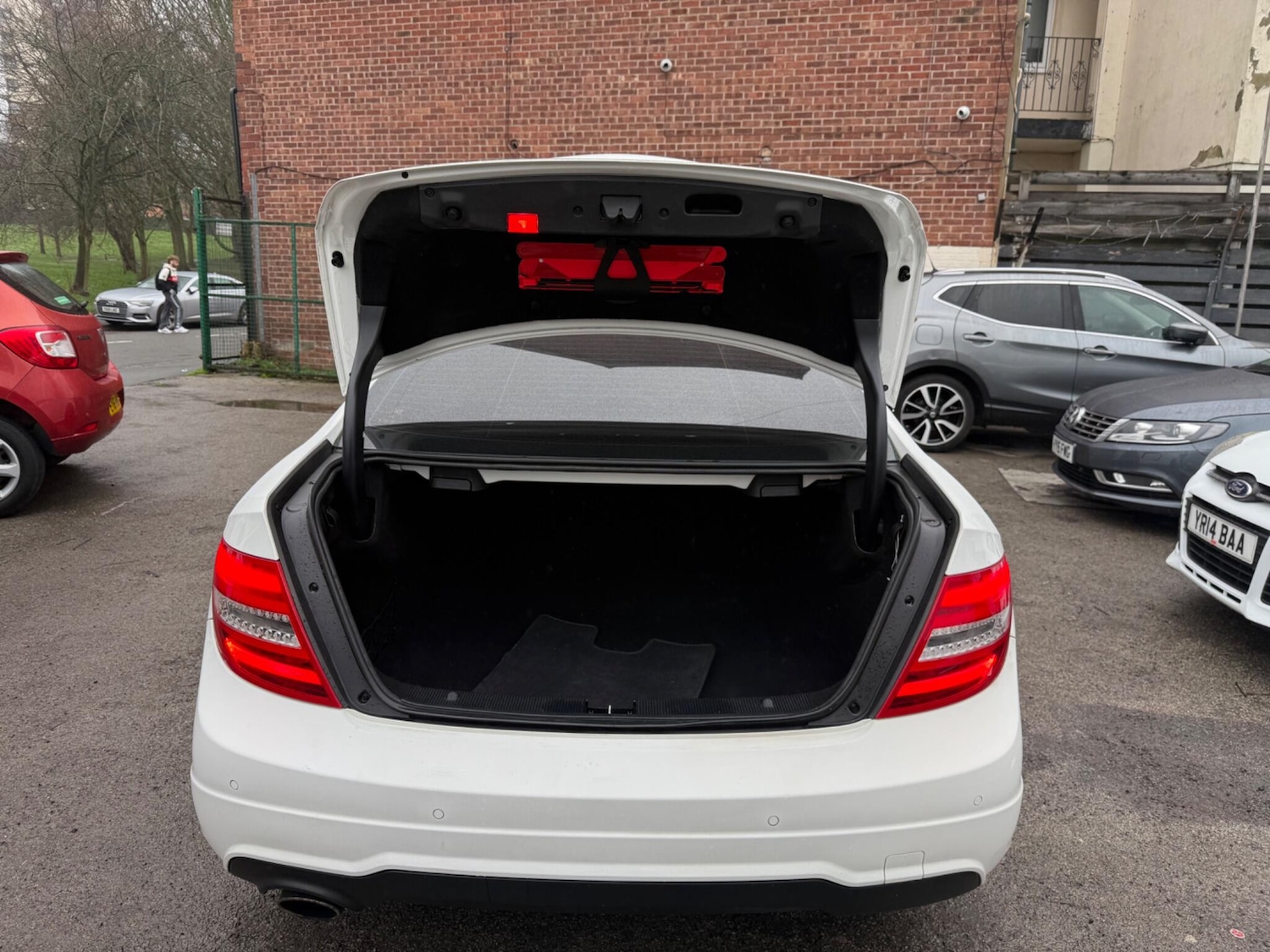 Used Mercedes-Benz C Class 2014 for sale - 77510548: Photo 21