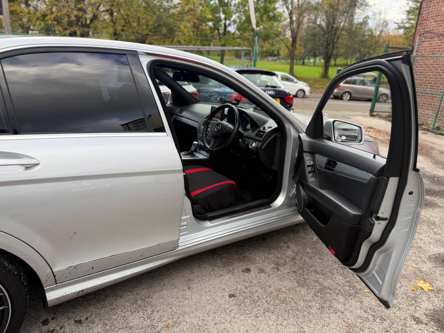 Used Mercedes-Benz C Class 2011 for sale - 76398580: Photo 8
