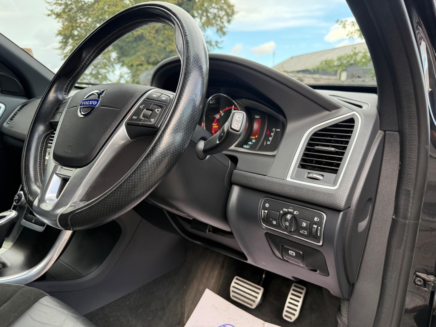 Used Volvo XC60 2015 for sale - 75883540: Photo 25