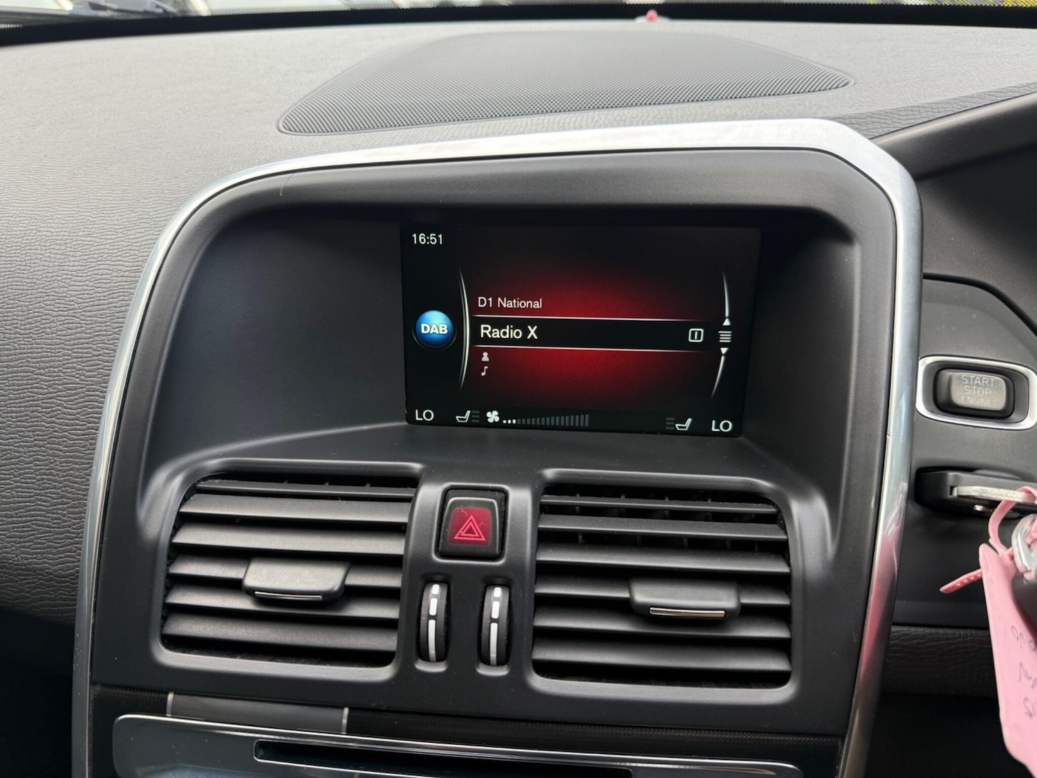 Used Volvo XC60 2015 for sale - 76989388: Photo 16