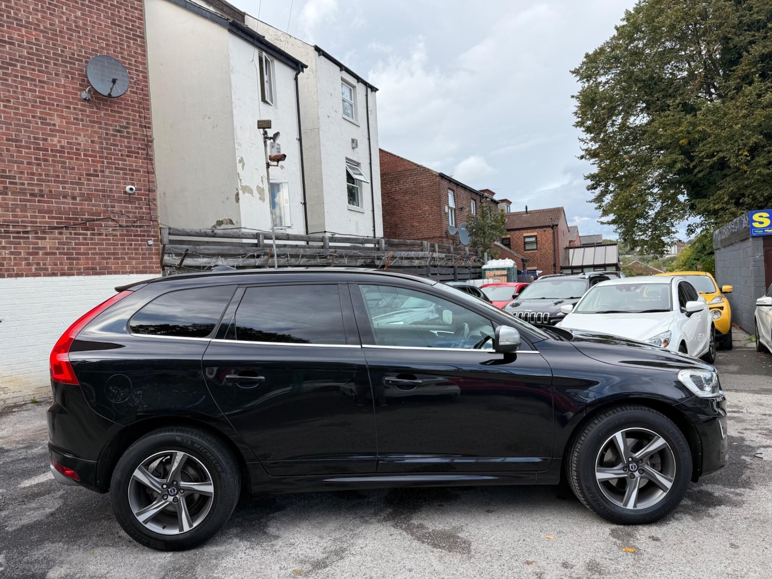 Used Volvo XC60 2015 for sale - 76989388: Photo 4