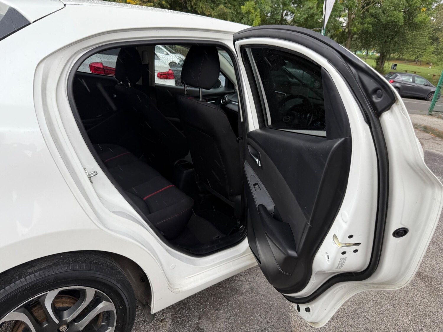 Used Mazda Mazda2 2016 for sale - 75940205: Photo 32