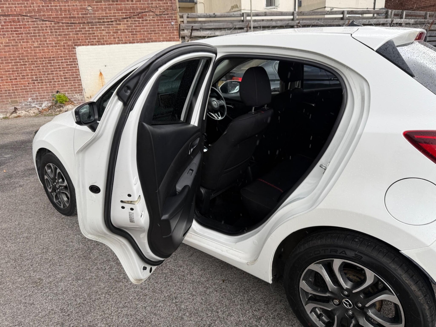 Used Mazda Mazda2 2016 for sale - 75940205: Photo 36