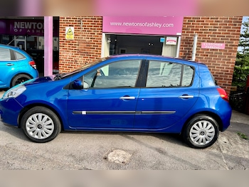 Used Renault Clio 2010 for sale - 75356141: Photo