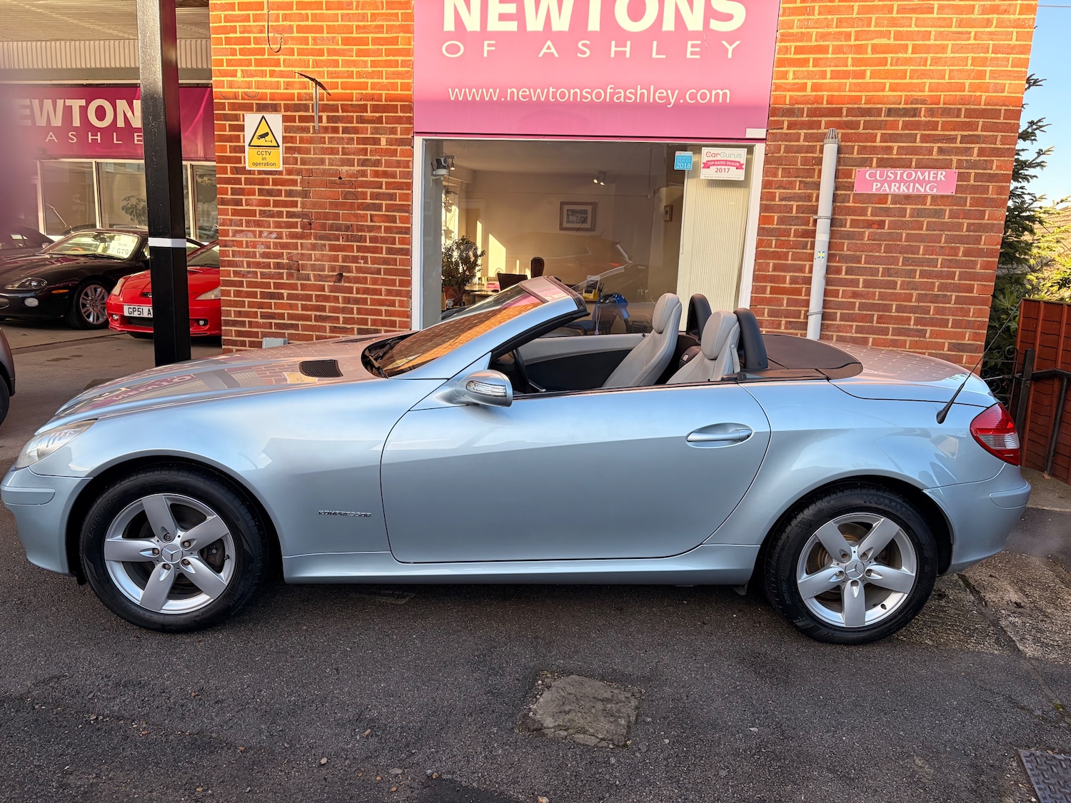 Used Mercedes-Benz SLK 2005 for sale - 77492869: Photo 2