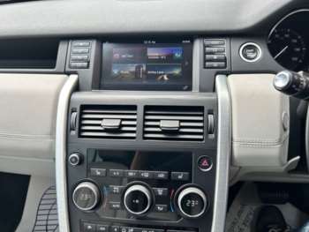 Used Land Rover Discovery Sport 2017 for sale - 74746660: Photo