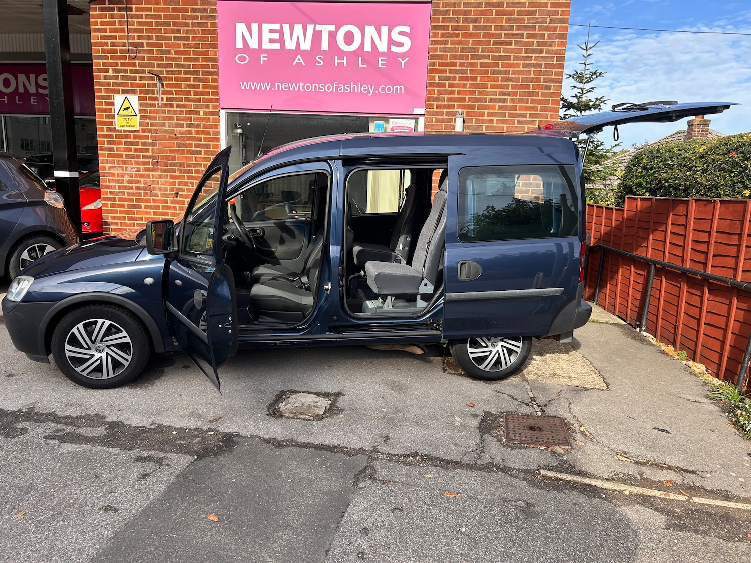 Used Vauxhall Combo for sale - 76462145: Photo 3