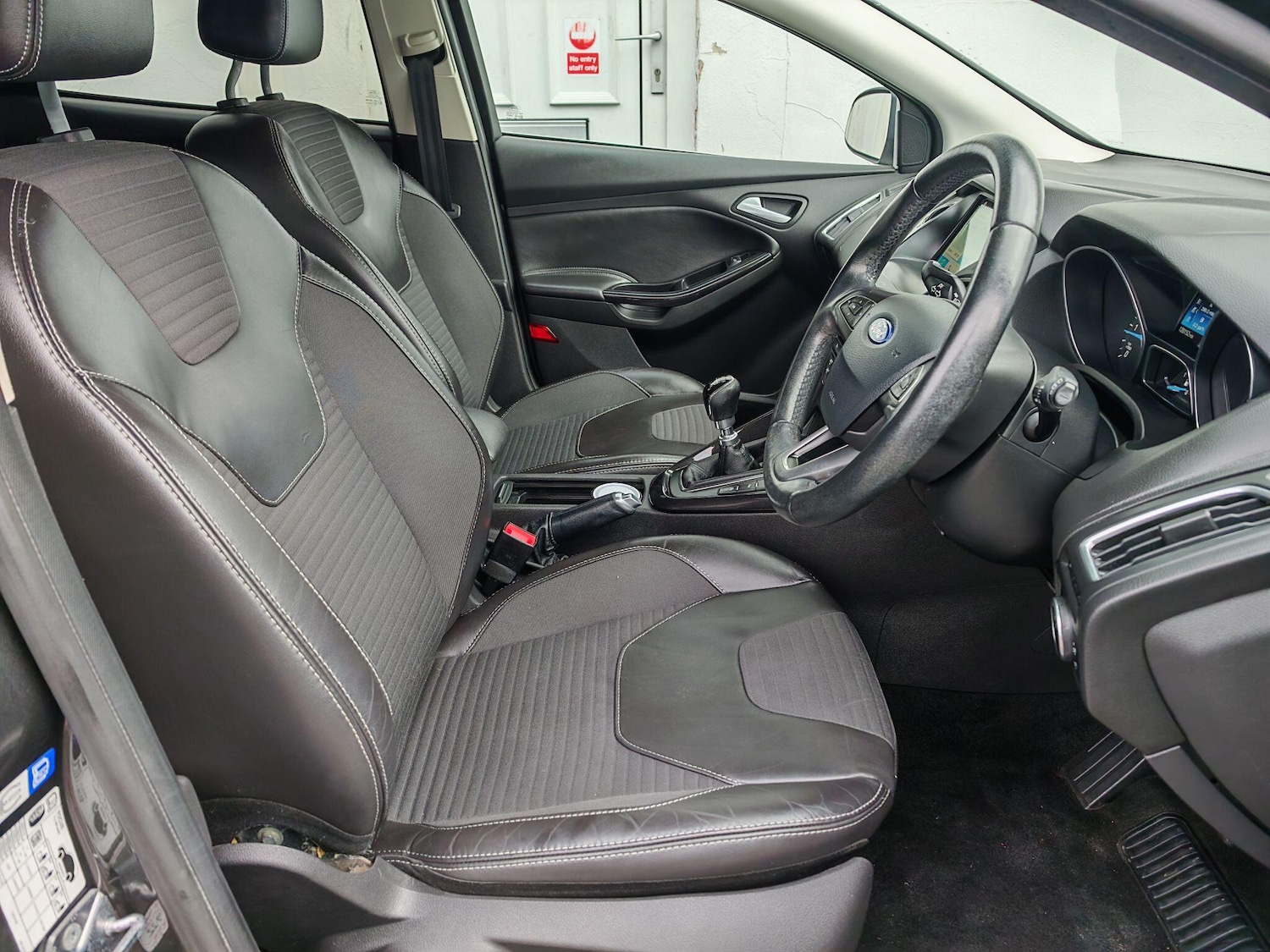 Used Ford Focus 2017 for sale - 76573436: Photo 6