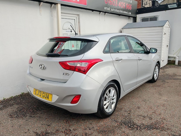 Used Hyundai i30 2013 for sale - 76214414: Photo 9