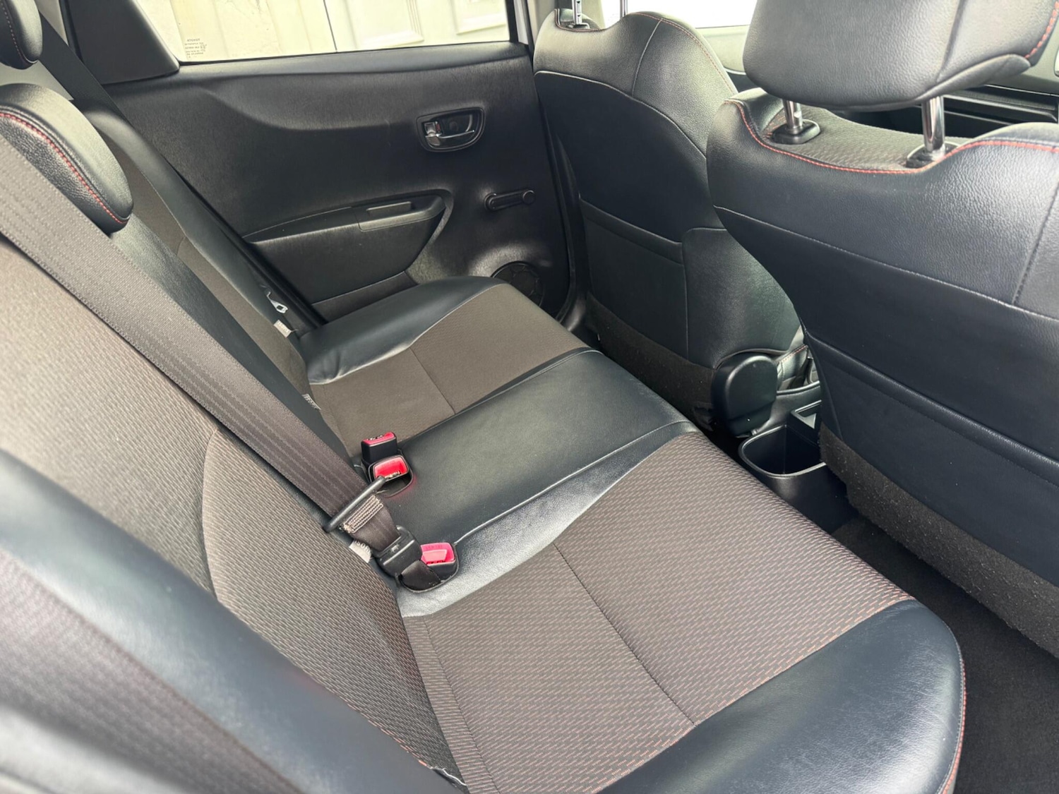 Used Toyota Yaris 2012 for sale - 76498722: Photo 6