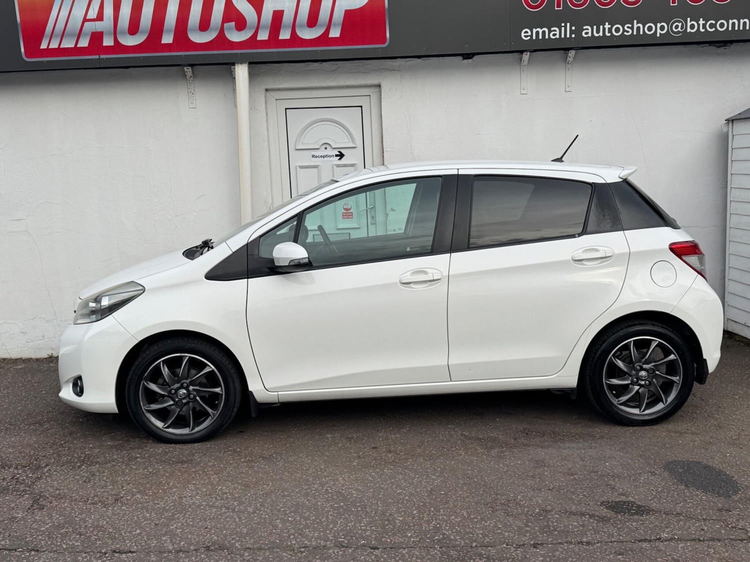 Used Toyota Yaris 2012 for sale - 76498722: Photo 9