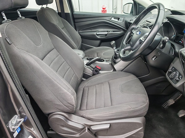 Used Ford Kuga 2015 for sale - 76307895: Photo 4