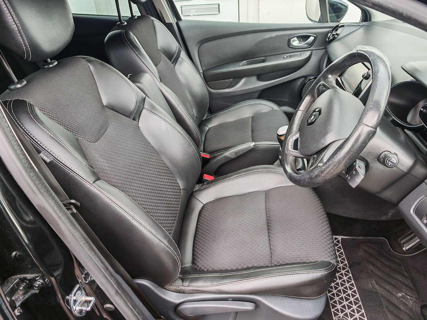 Used Renault Clio 2016 for sale - 76528065: Photo 11