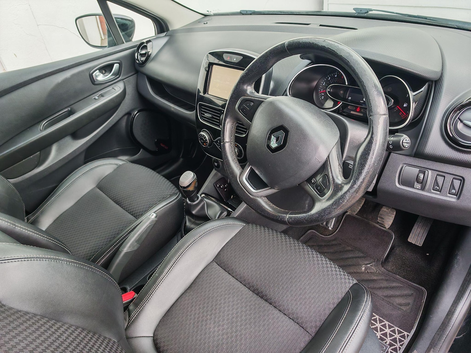 Used Renault Clio 2016 for sale - 76528065: Photo 12