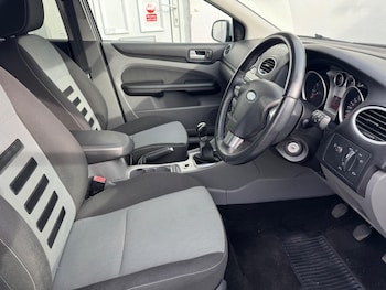 Used Ford Focus 2010 for sale - 76361150: Photo