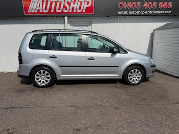 Used Volkswagen Touran 2010 for sale - 75463920: Photo