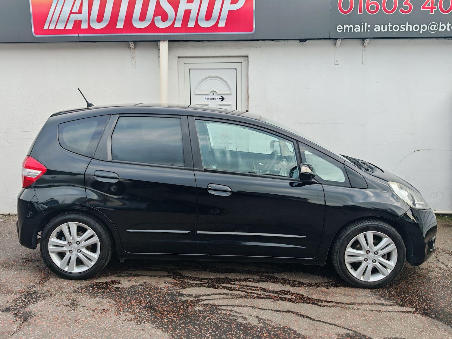 Used Honda Jazz 2011 for sale - 76620296: Photo 6