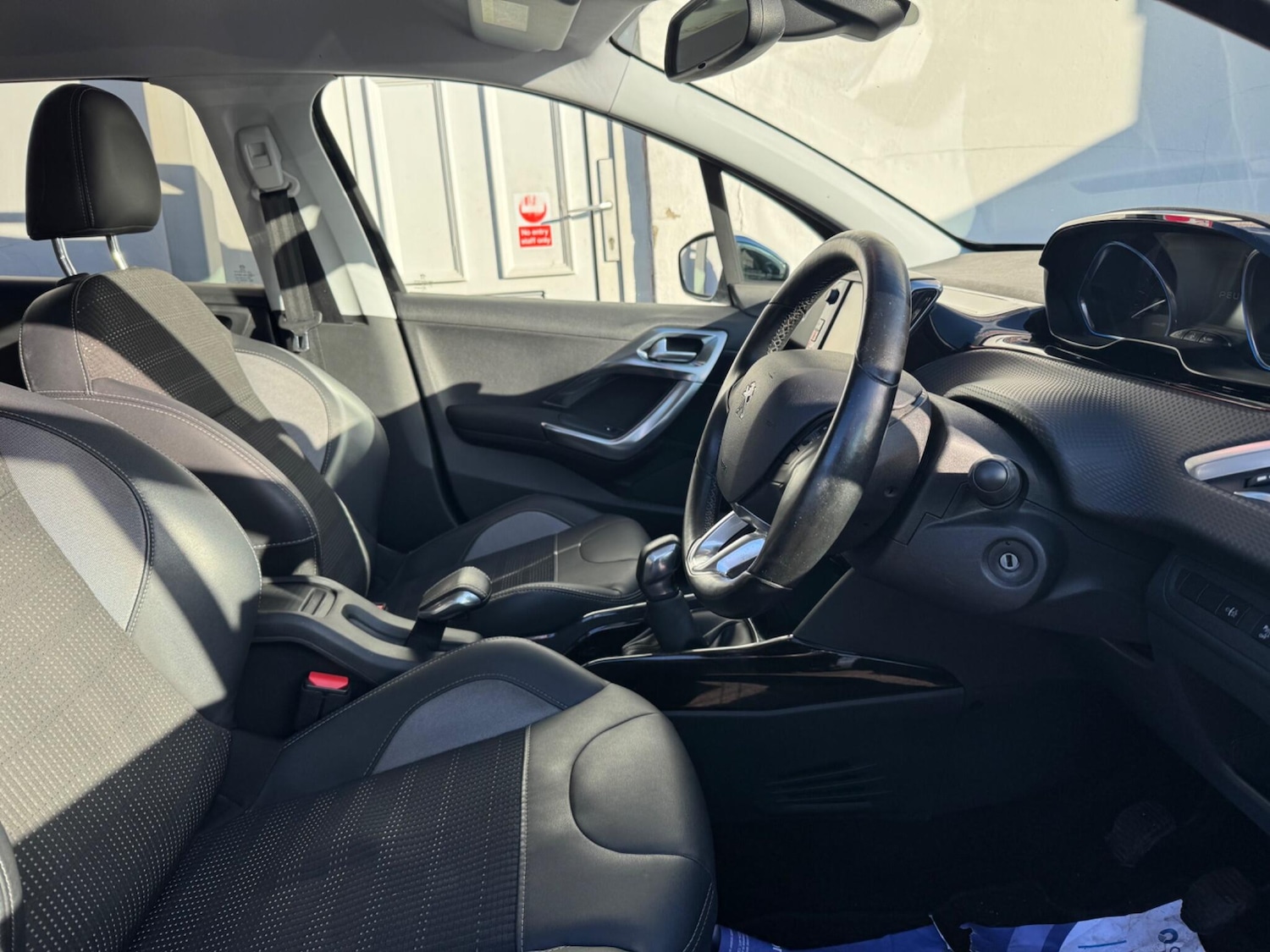 Used Peugeot 2008 2016 for sale - 76786523: Photo 4