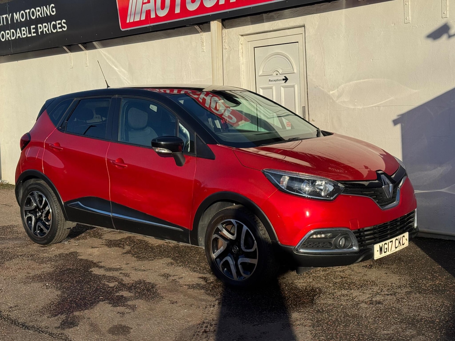 Used Renault Captur 2017 for sale - 76998937: Photo 2