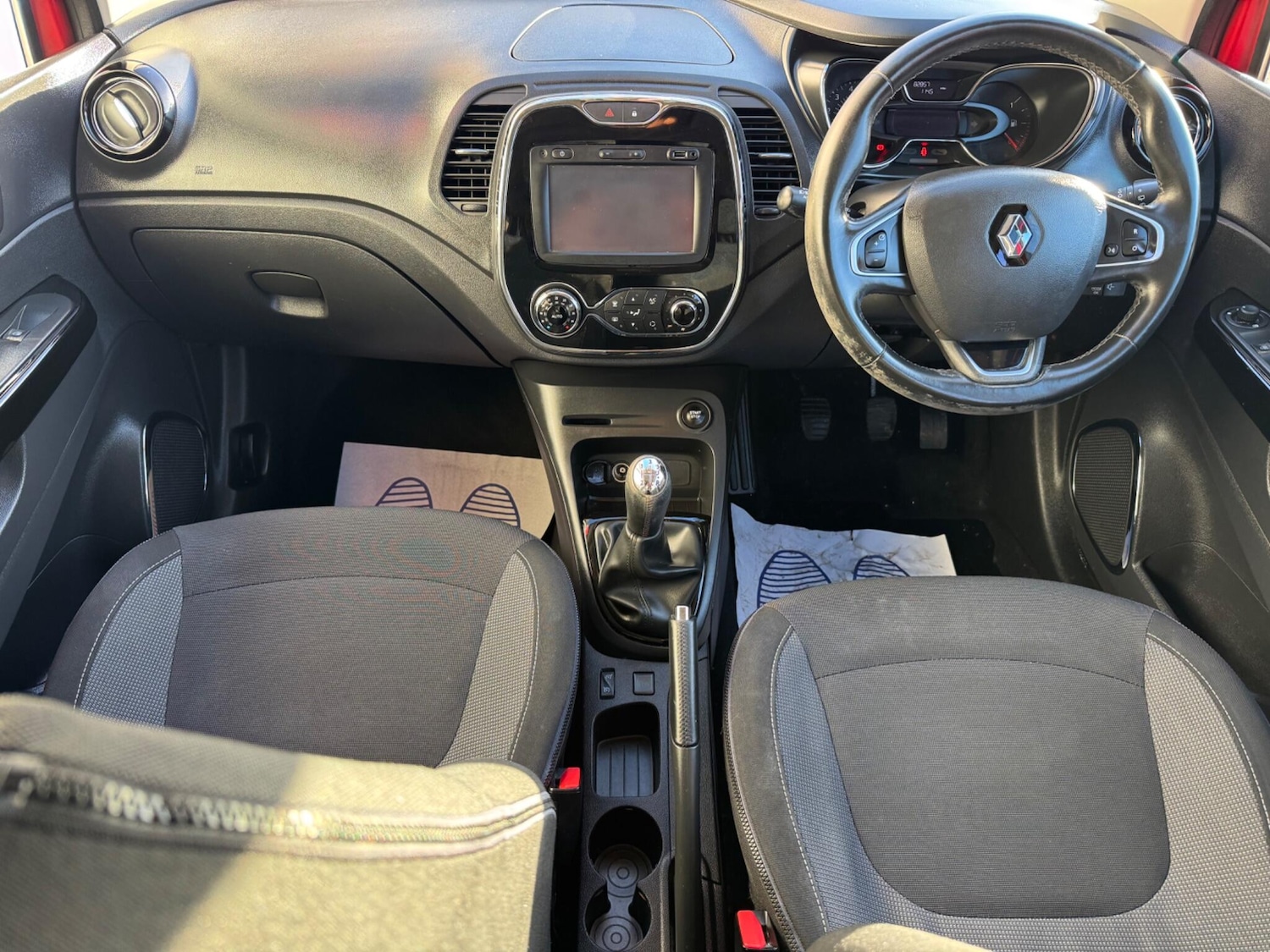 Used Renault Captur 2017 for sale - 76998937: Photo 6