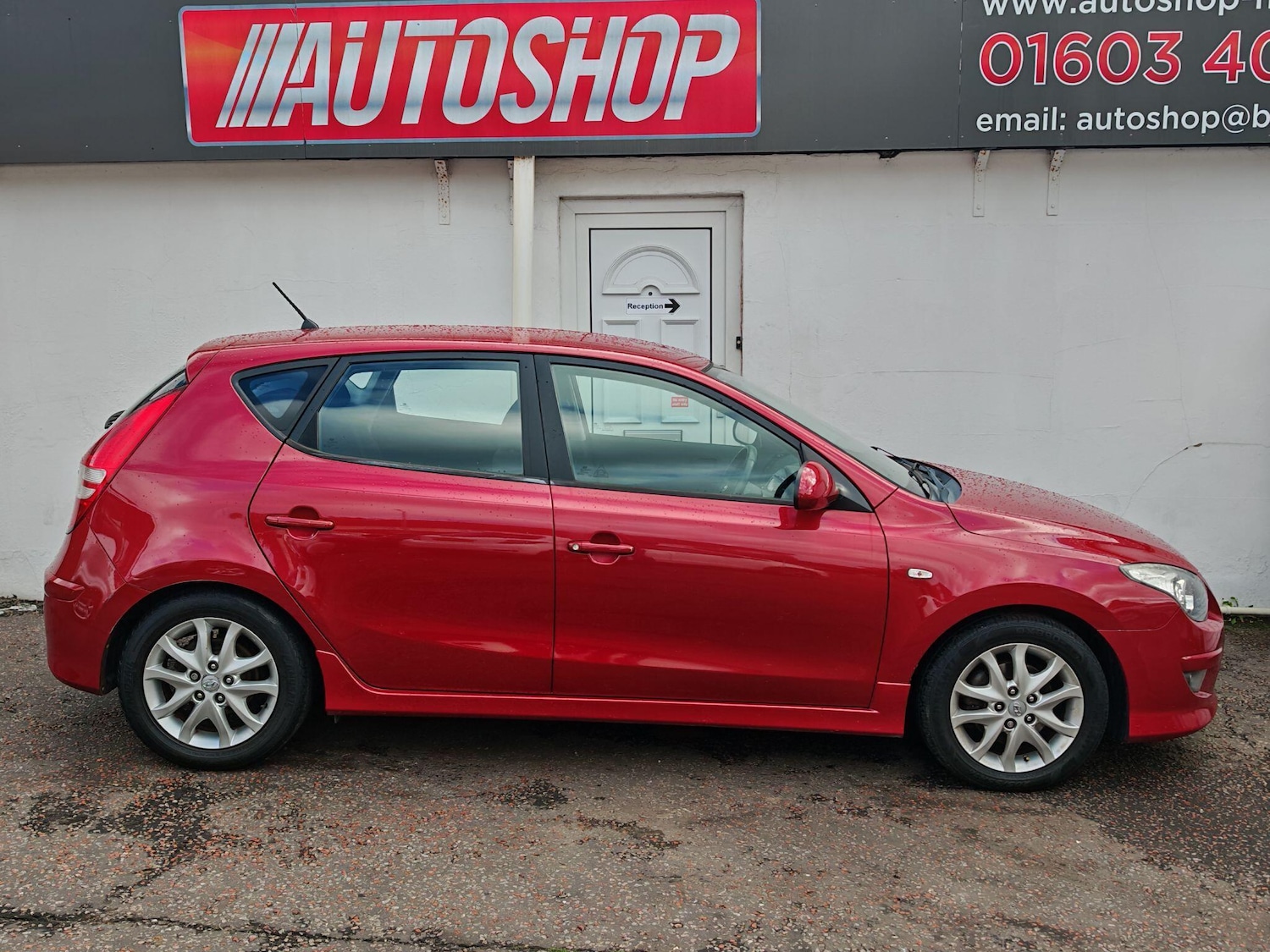 Used Hyundai i30 2011 for sale - 76159229: Photo 2