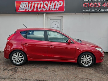 Used Hyundai i30 2011 for sale - 76159229: Photo 2