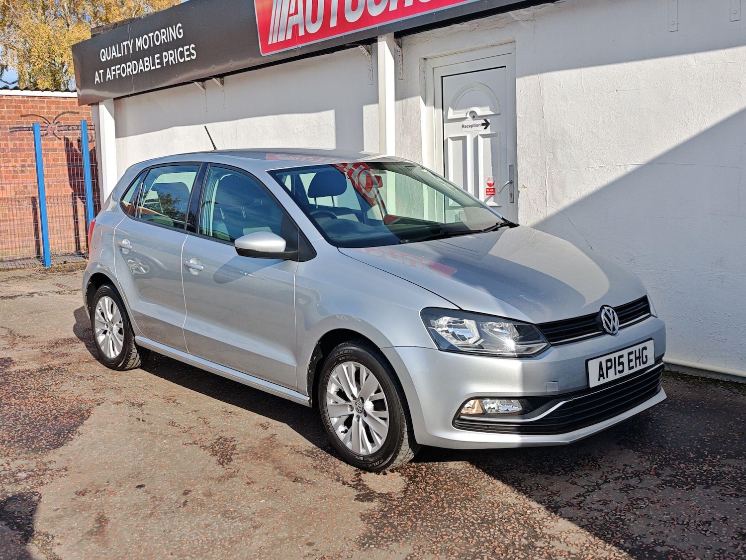 Used Volkswagen Polo 2015 for sale - 76432282: Photo 1