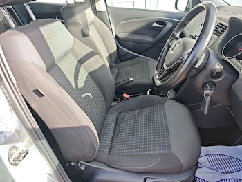 Used Volkswagen Polo 2015 for sale - 76432282: Photo