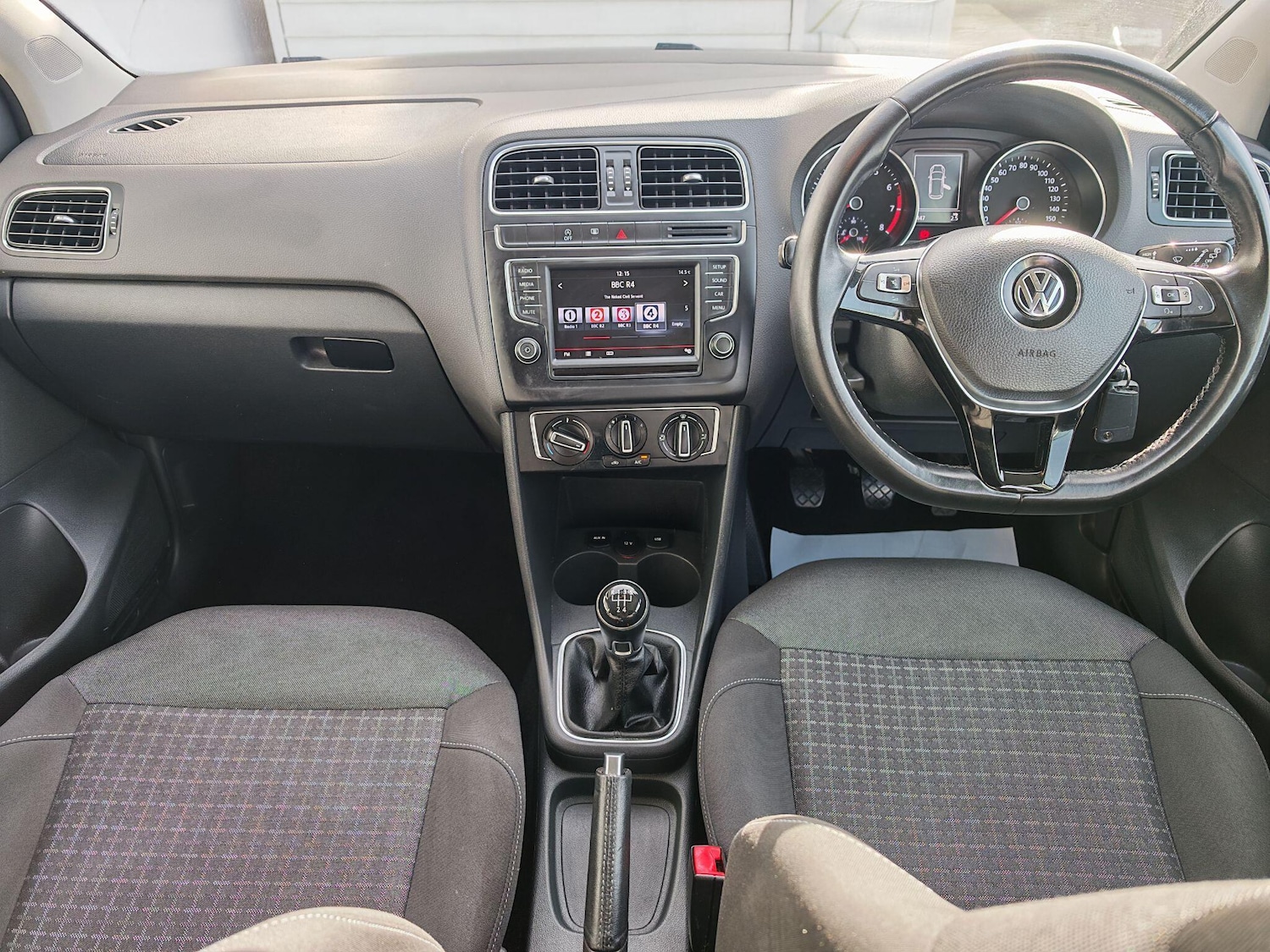 Used Volkswagen Polo 2015 for sale - 76432282: Photo 5