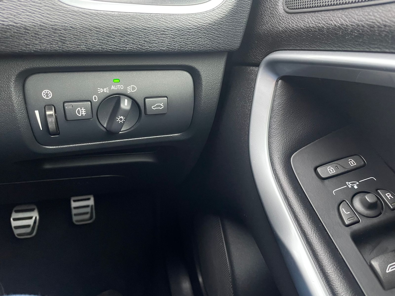 Used Volvo V40 2018 for sale - 76574961: Photo 24