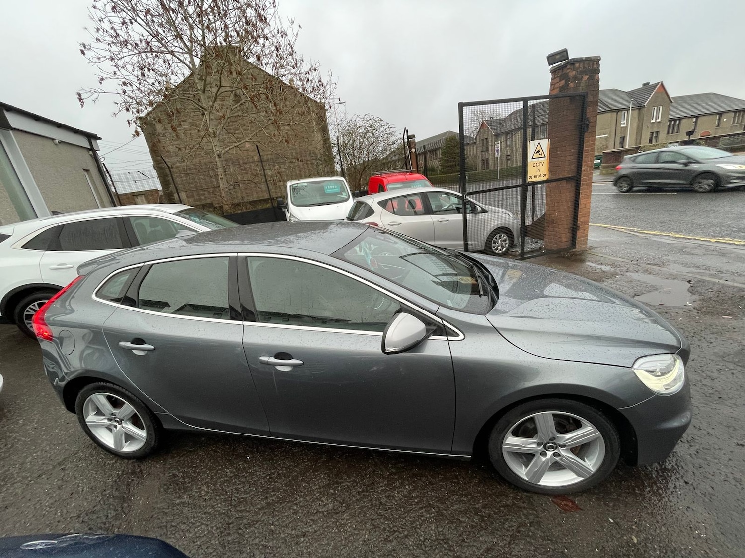 Used Volvo V40 2018 for sale - 76574961: Photo 3