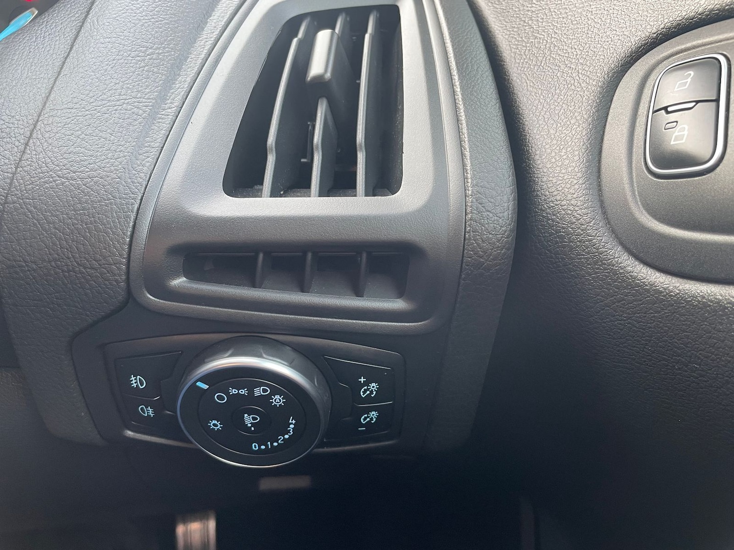 Used Ford Focus 2018 for sale - 76842227: Photo 23