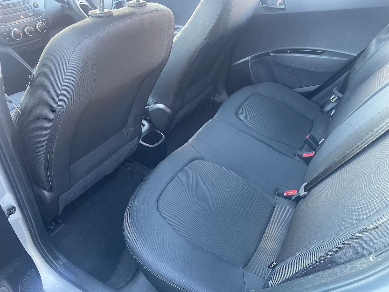 Used Hyundai i10 2017 for sale - 76410439: Photo 10