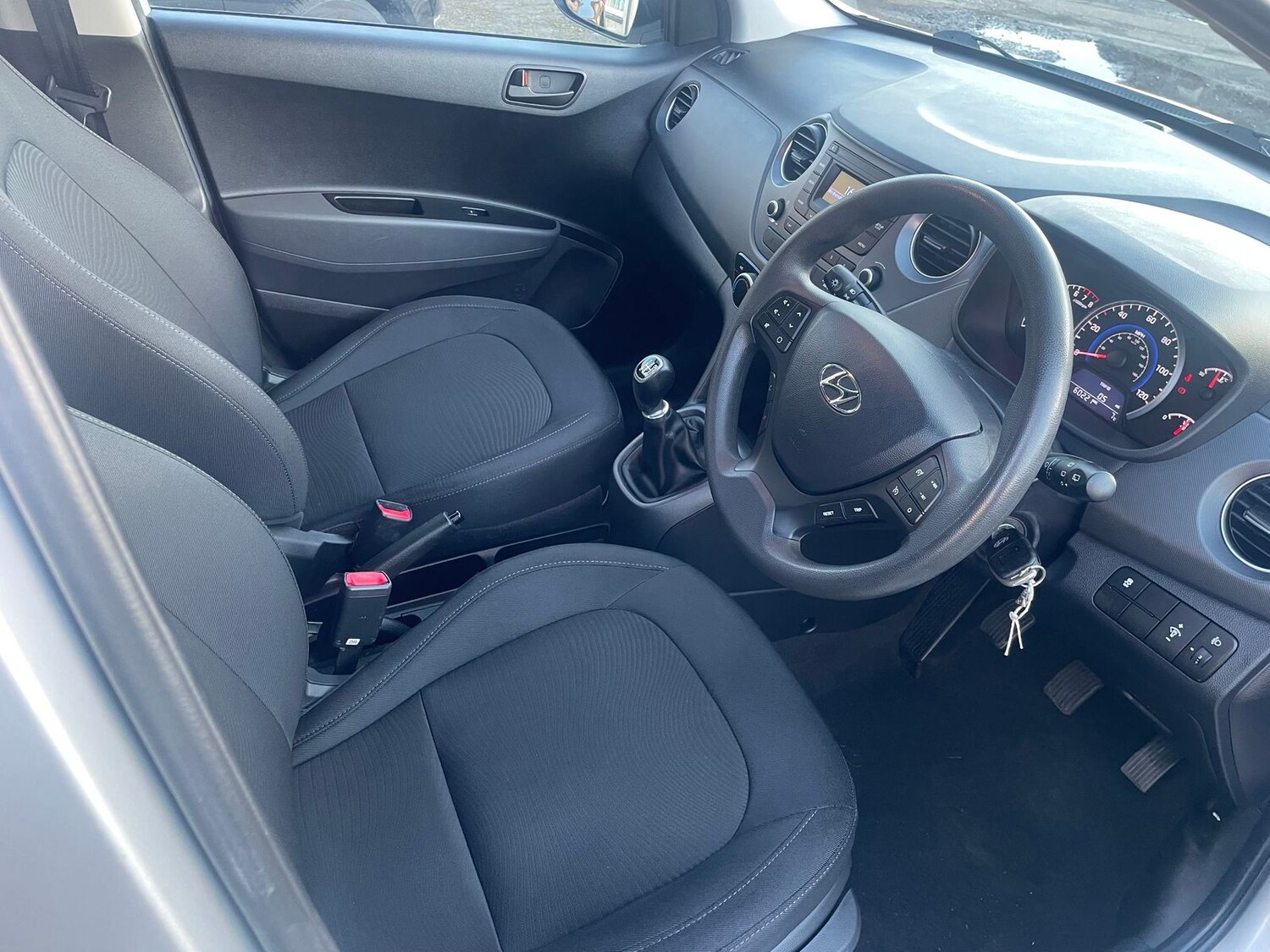 Used Hyundai i10 2017 for sale - 76410439: Photo 13